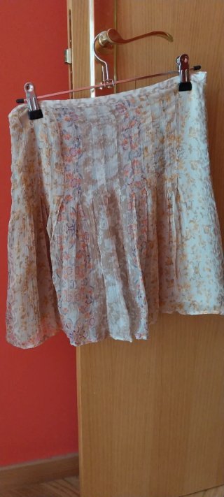 Falda plisada floral beige multicolor