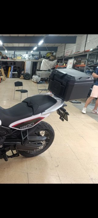 Baúl trasero moto 45L