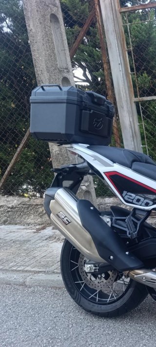 Baúl trasero moto 45L