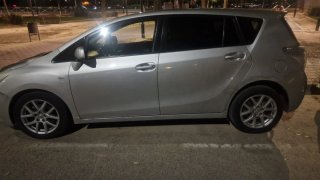 Toyota corolla verso  2011