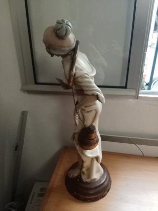 Figura antigua decorativa