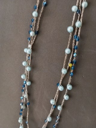 Collar de cristal hecho a crochet