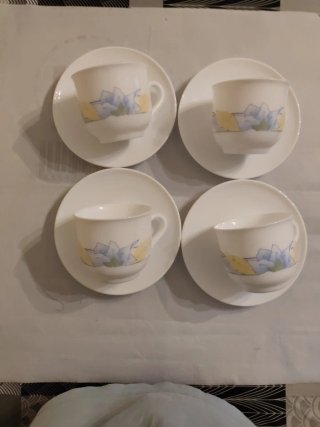 Juego de 4 tazas de porcelana