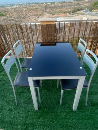 Mesa de comedor con 4 sillas 110x70x75