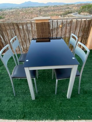 Mesa de comedor con 4 sillas 110x70x75