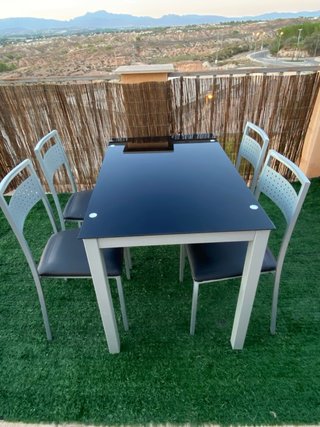 Mesa de comedor con 4 sillas 110x70x75