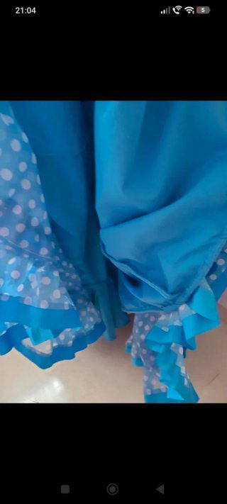 Vestido de flamenca azul con lunares