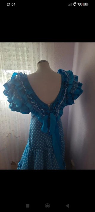Vestido de flamenca azul con lunares