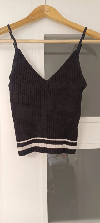 Top Bershka negro y blanco