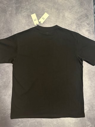 Maglia Ami Paris nera con cuore rosso