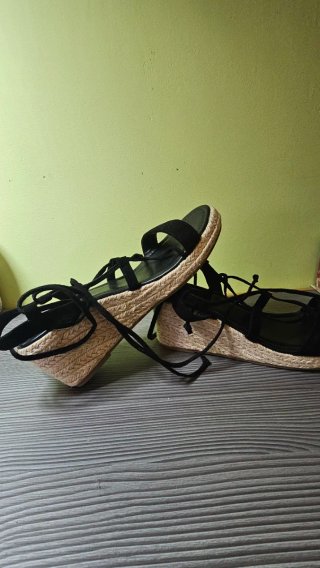 Sandalias esparto cuña negras