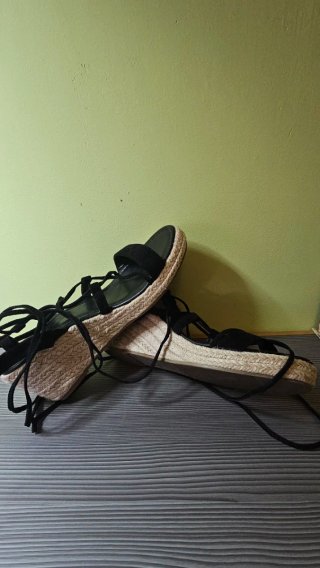 Sandalias esparto cuña negras