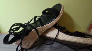 Sandalias esparto cuña negras