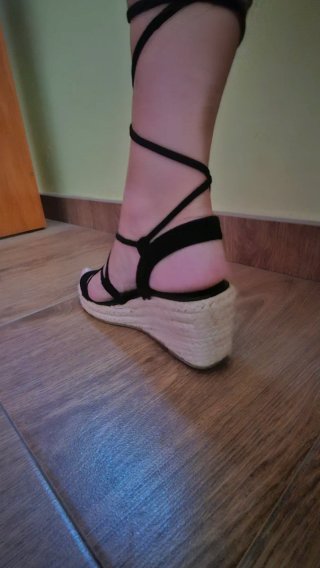 Sandalias esparto cuña negras