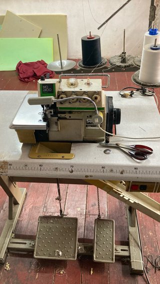 Máquina de coser Overlock Juki MO 2400