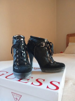 Botín Guess Negro Talla 37