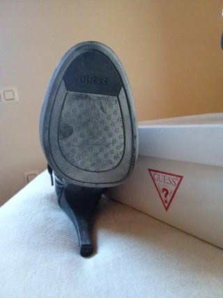 Botín Guess Negro Talla 37