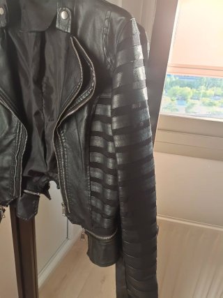 Cazadora efecto piel negra Talla L