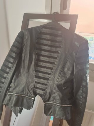Cazadora efecto piel negra Talla L