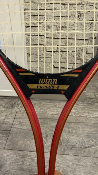 Raqueta de tenis roja Winn