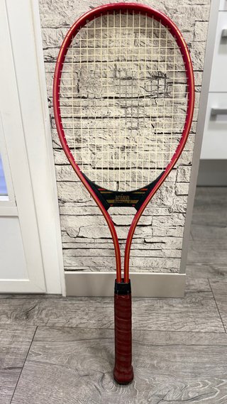 Raqueta de tenis roja Winn