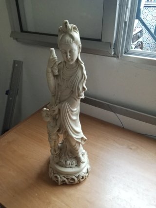 Figura antigua de porcelana