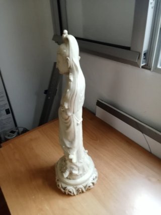 Figura antigua de porcelana