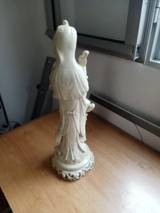 Figura antigua de porcelana