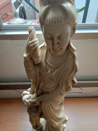 Figura antigua de porcelana