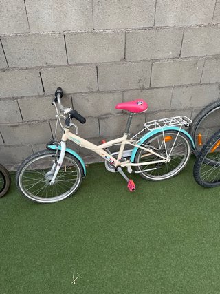 Bicicleta B-Twin color crema y rosa