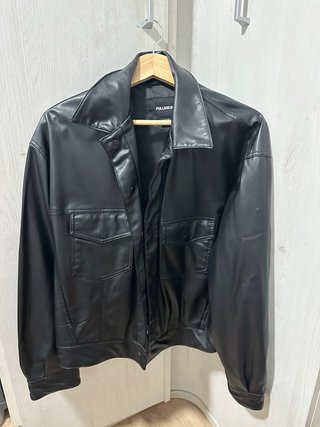 Chaqueta efecto cuero Pull&Bear negra