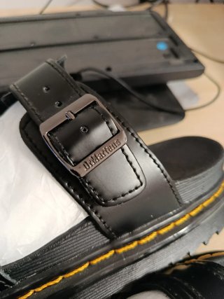 Sandali Dr. Martens neri