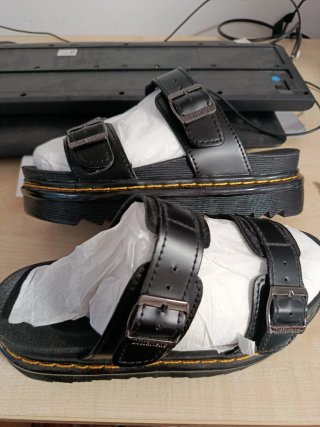 Sandali Dr. Martens neri