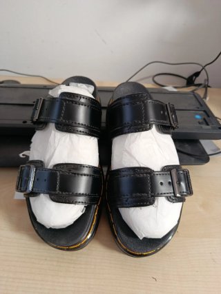 Sandali Dr. Martens neri