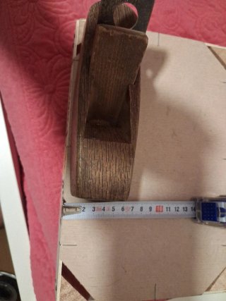 Antiguo cepillo de carpintero de madera