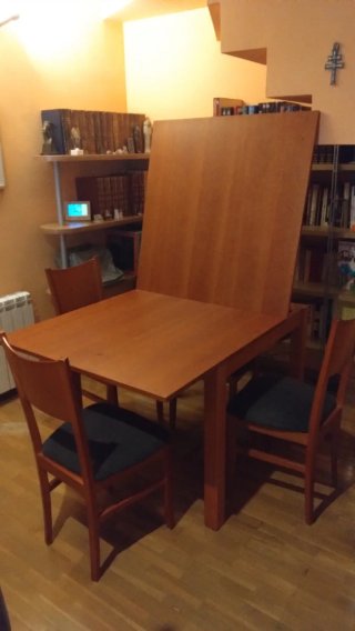 Mesa de comedor con 4 sillas