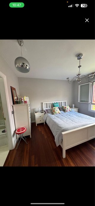 Cama doble de madera ikea y mesitas