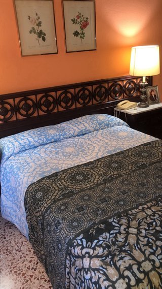 Mesa de comedor y 6 sillas y habitación muebles