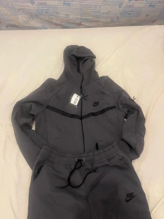 Conjunto Nike Tech Fleece Gris Talla L
