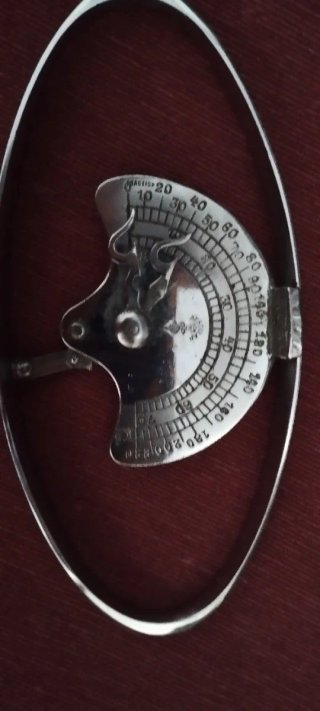 Dinamómetro médico antiguo