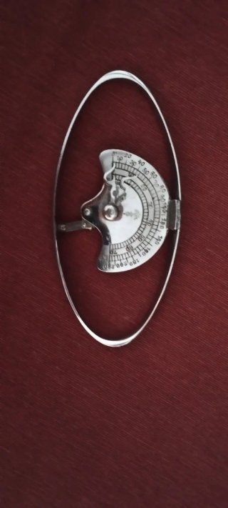 Dinamómetro médico antiguo