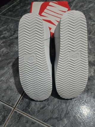 Nike Cortez Blancas y Negras T. 36