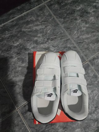 Nike Cortez Blancas y Negras T. 36