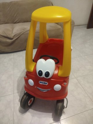 Coche correpasillos Little Tikes rojo