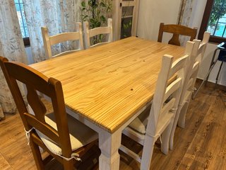 Mesa de comedor de madera con 6 sillas