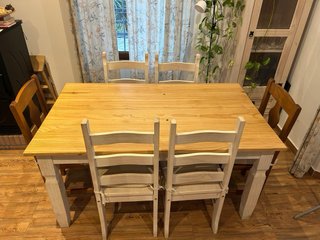 Mesa de comedor de madera con 6 sillas