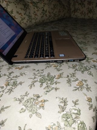 Portátil Asus i7 SSD Dorado