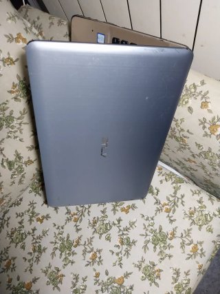 Portátil Asus i7 SSD Dorado