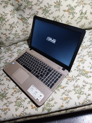Portátil Asus i7 SSD Dorado