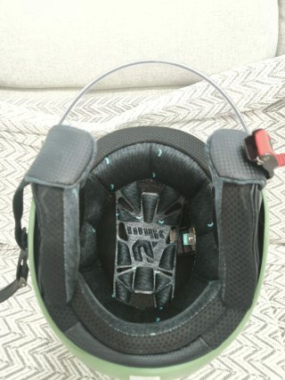 Casco moto verde con visera